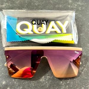 Women’s Quay sunglasses, perfect condition. Never worn